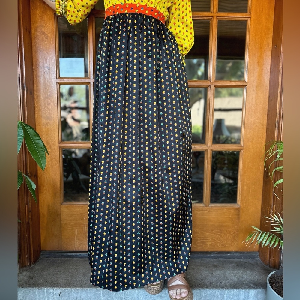 1960s Smocked Retro Maxi Dress - Picture 5 of 11